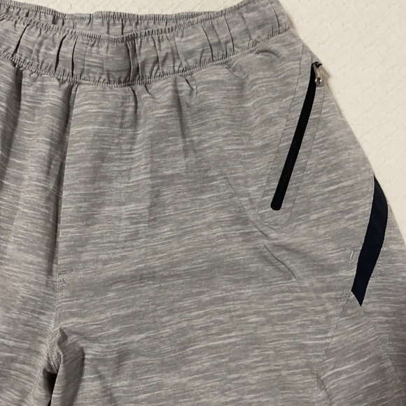 Lululemon Surge Short 7" lined size S - Picture 3 of 9